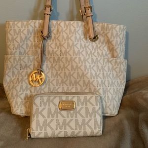 Michael Kors matching purse and wallet